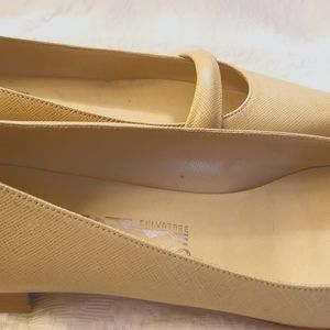 Light Tan flats 9aa Ferragamo